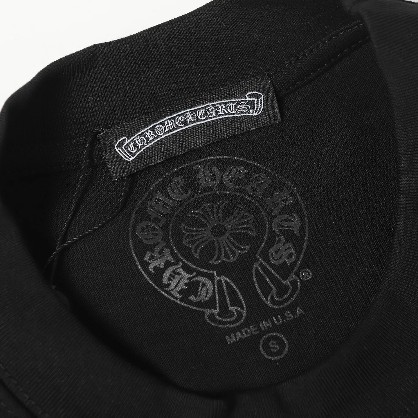 🅿️180 CHROME HEARTS/Chrome Heart CH cross print short-sleeved T-shirt The fabric is made of 280g heavy combed cotton, customized with 32 count 1*1 threads. The ready-made garments are washed twice. The fabric is comfortable and skin-friendly without any strange feeling. It is custom-dyed fabric with high textile density and good drape. It is not easy to deform. The thick texture and compact spinning process will not affect the breathability of the fabric. The saturation of the color is very high. Imported digital direct-injection printing technology. A versatile and good-looking short sleeve. The loose fit covers the flesh and looks slim. Size: XS-L
